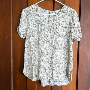 DR2 Short Sleeved Freestyle Polkadot Blouse